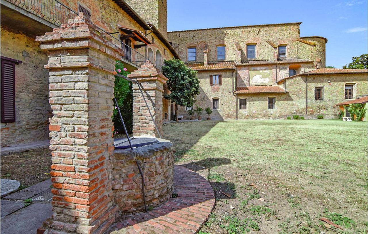 1 Bedroom Gorgeous Apartment In Арецо Екстериор снимка