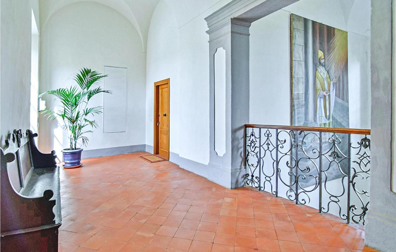 1 Bedroom Gorgeous Apartment In Арецо Екстериор снимка