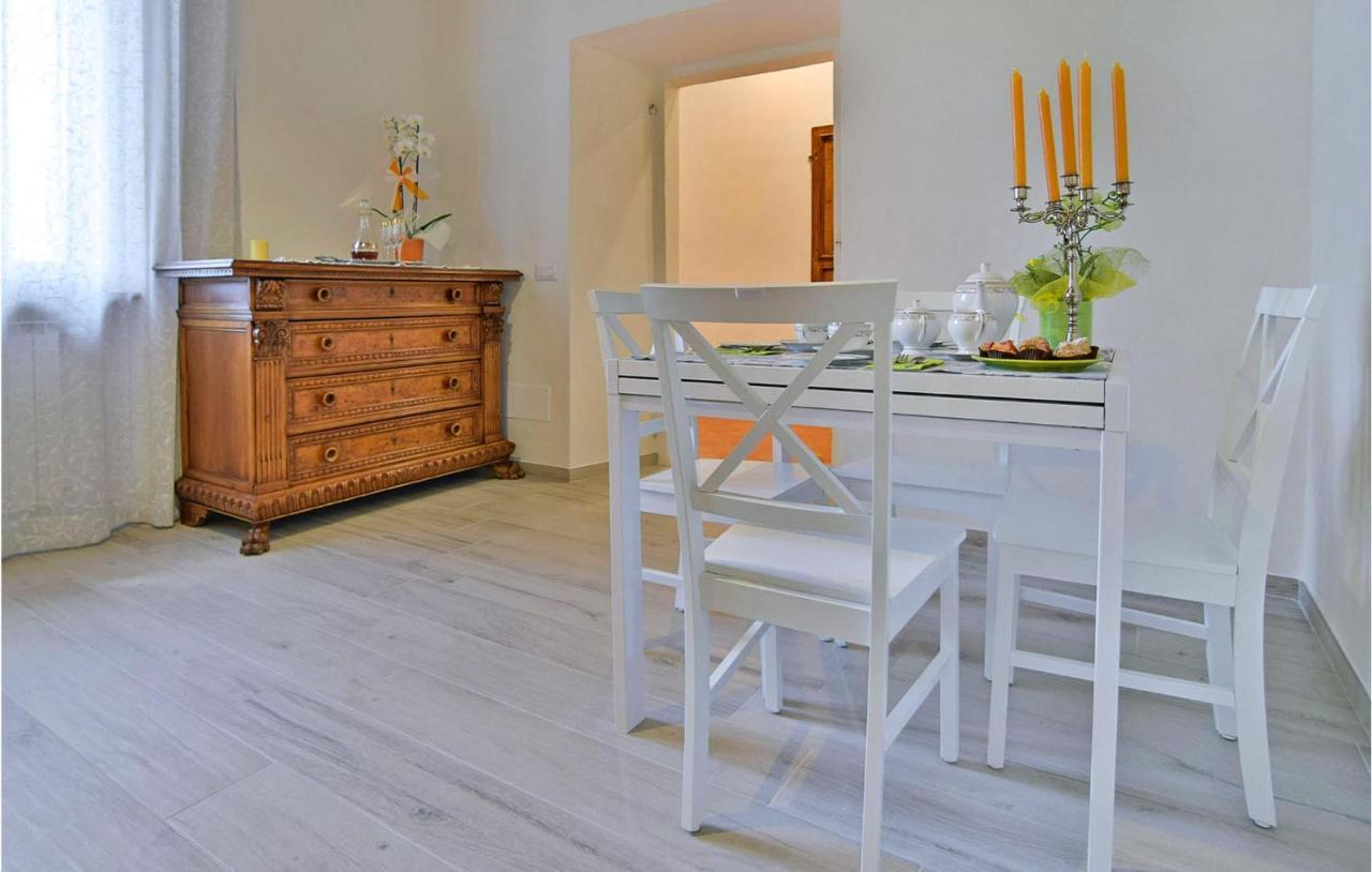 1 Bedroom Gorgeous Apartment In Арецо Екстериор снимка