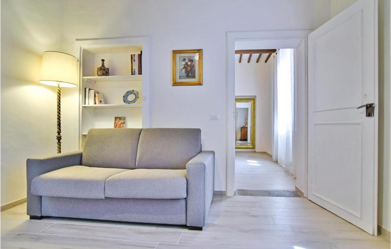 1 Bedroom Gorgeous Apartment In Арецо Екстериор снимка
