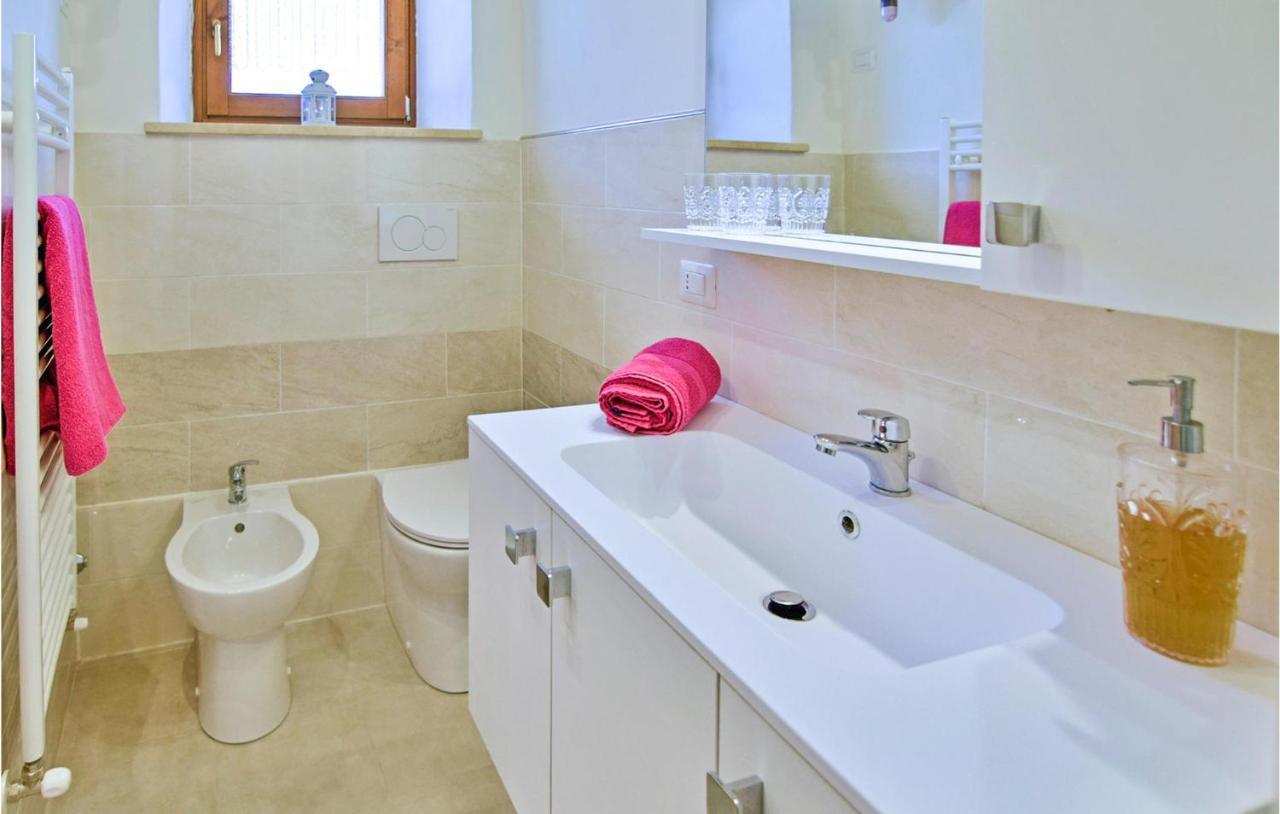 1 Bedroom Gorgeous Apartment In Арецо Екстериор снимка
