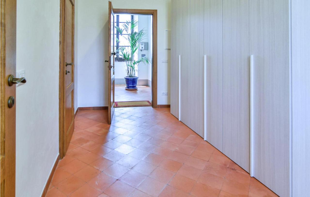 1 Bedroom Gorgeous Apartment In Арецо Екстериор снимка