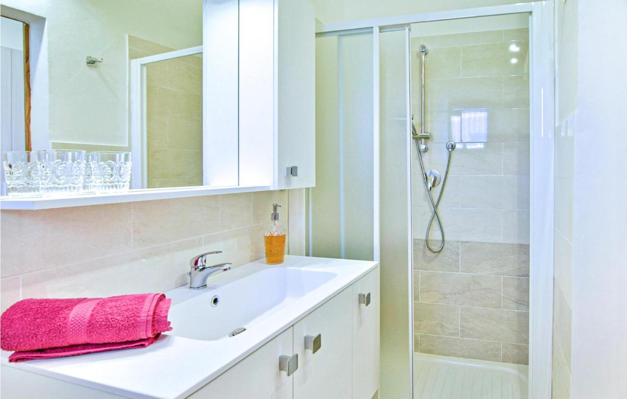 1 Bedroom Gorgeous Apartment In Арецо Екстериор снимка
